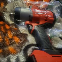 Milwaukee M18 Fuel 1/2 Impact Wrench 