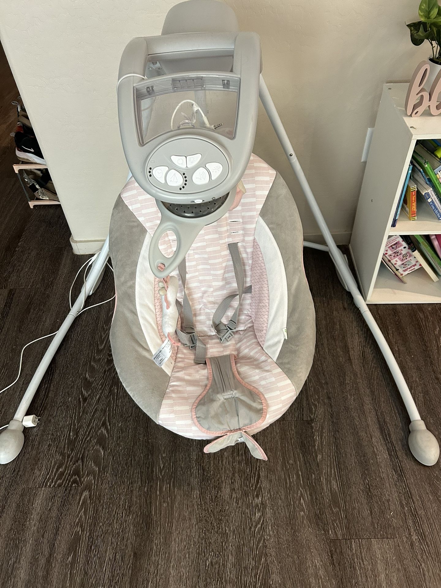 Ingenuity girls pink swing