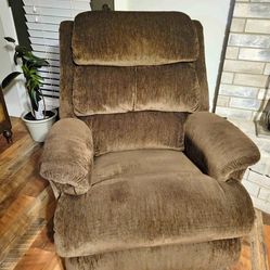 LA-Z-BOY POWER WALL RECLINER LIKE NEW