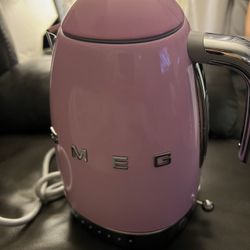 SMEG Variable Temperature Kettle 3D Logo