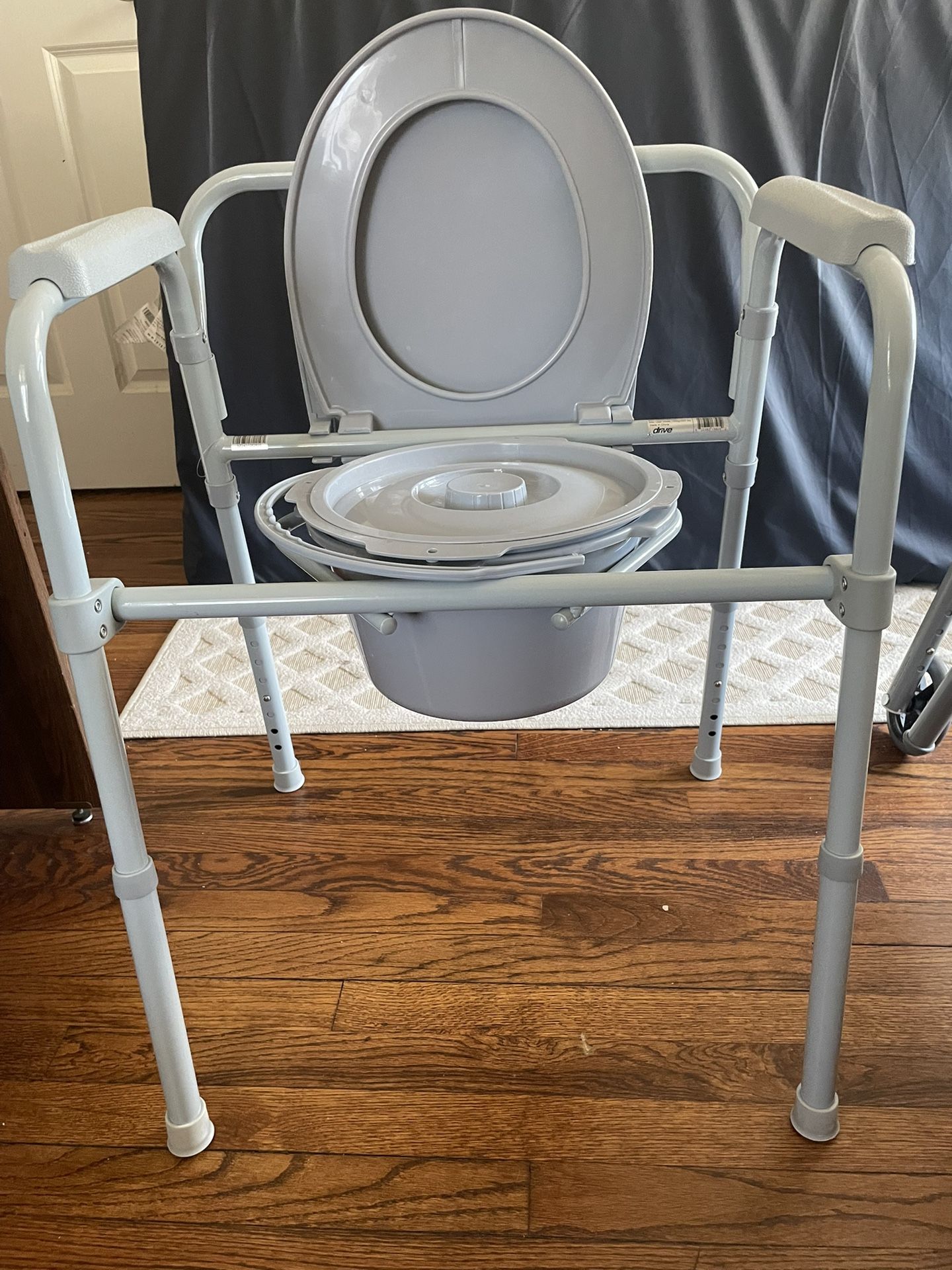 Commode Chair
