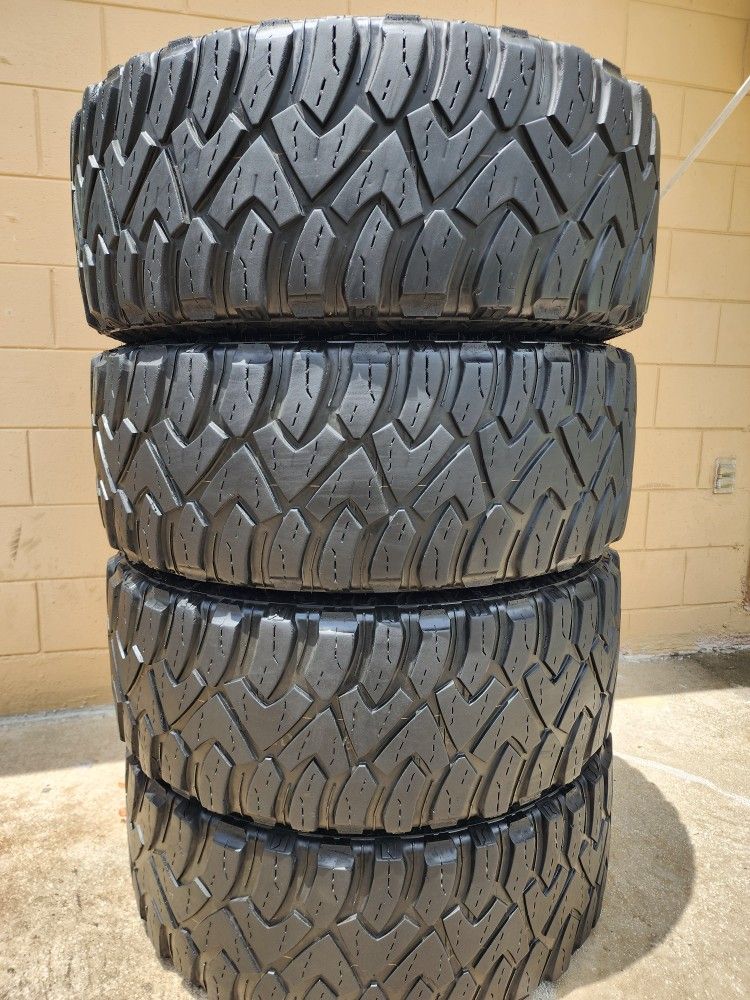 37x13.50x22 KUMHO VENTURE TIRES
