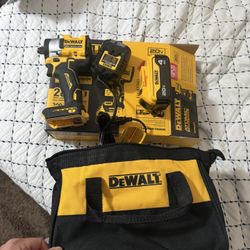 Dewalt Impacto Bateria de 4 Y Cargador 
