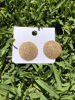 Rhinestone round stud earrings