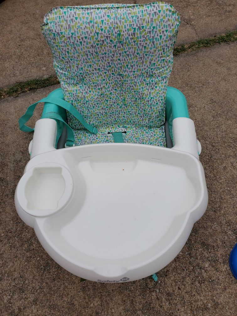 Child table booster seat