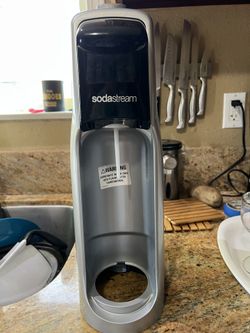 Soda Stream Machine With 4 Bottles