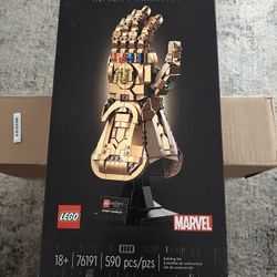 Lego Infinity Gauntlet Sealed