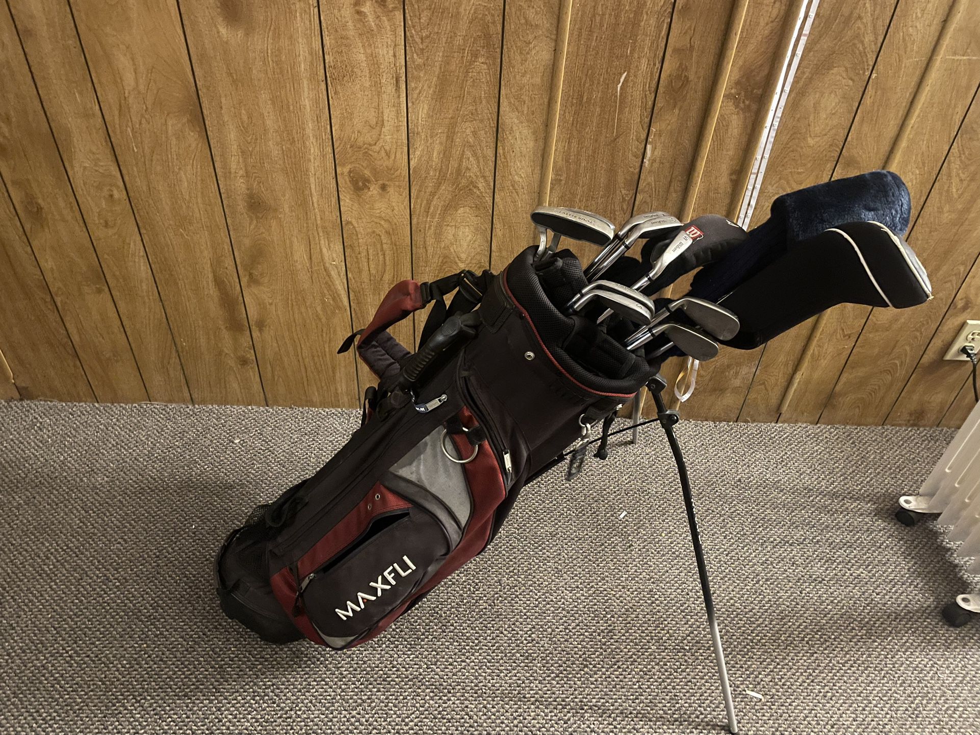 Wilson Fat Shaft W/Maxfli bag (will Deliver Up To 50 Miles)