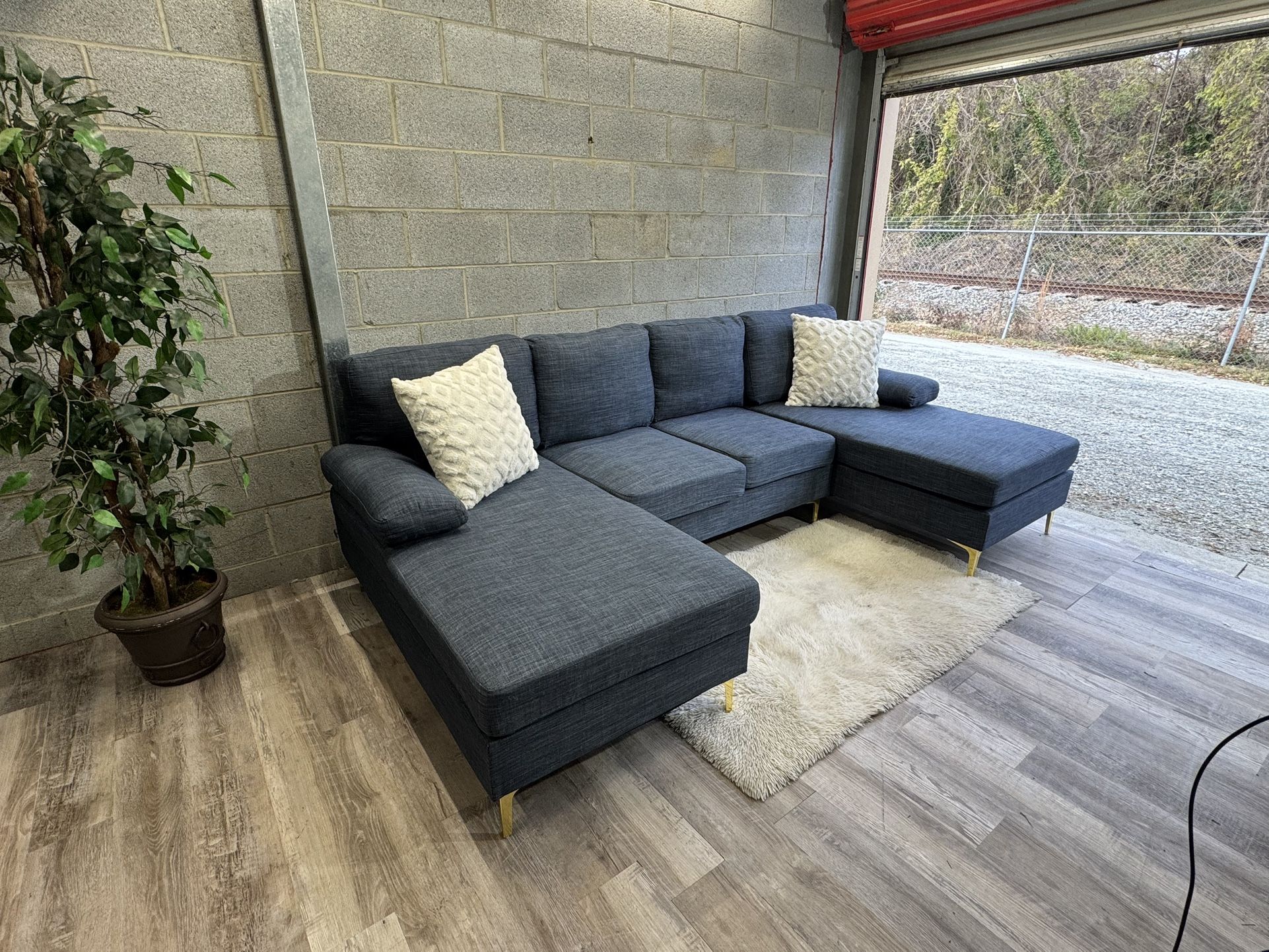 (Delivery) U-Shaped Sectional Couch / Sofa with Chaise 