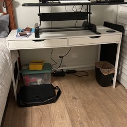 Micke IKEA Desk