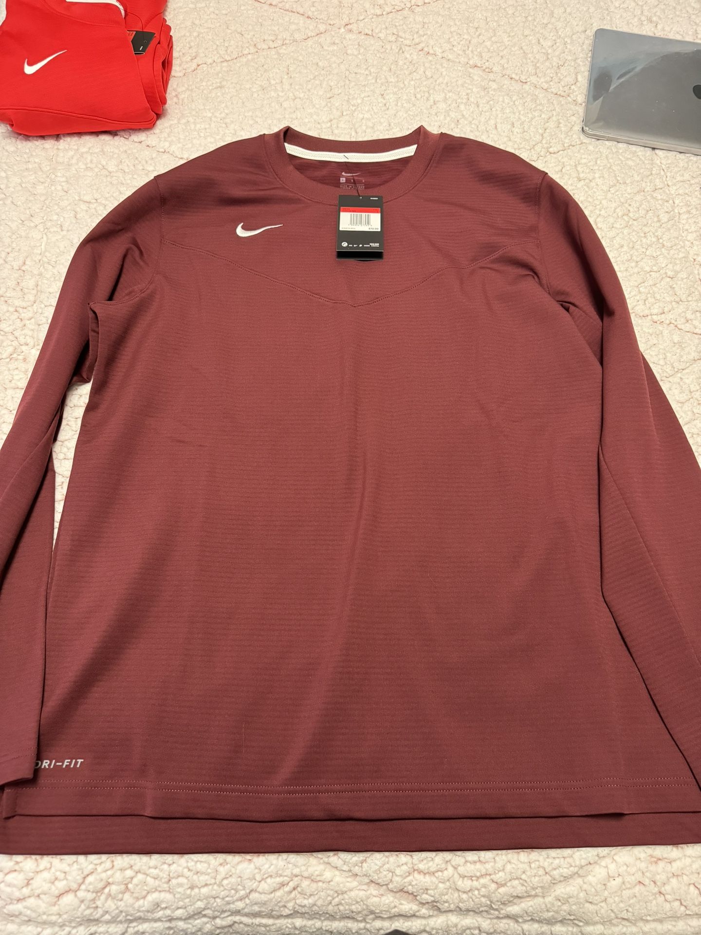 Men’s Nike long sleeve T-shirt size large and new with tags burgundy colour