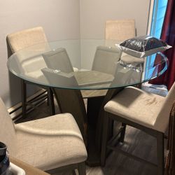 Table, Queen 