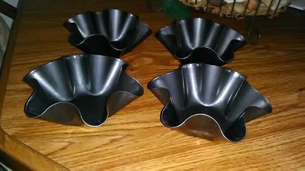 (4) metal taco bowls* brand new - $6