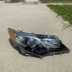 2012 Toyota Camry Passenger Headlight