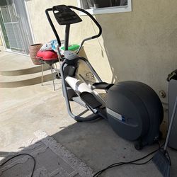 Precor EFX 5.23 Elliptical in very good condition