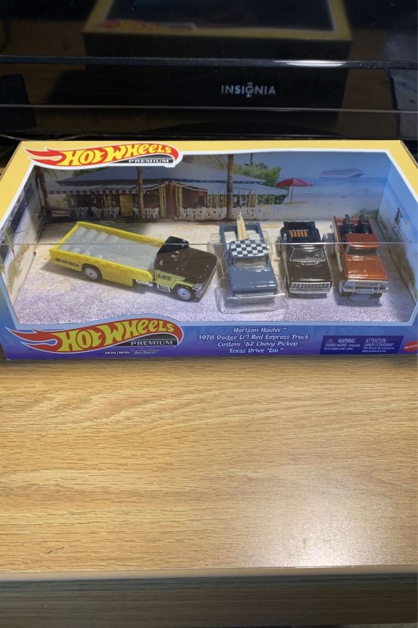 Hot Wheels Premium Horizon Hauler Set 2022