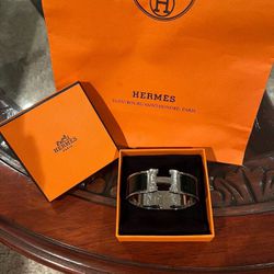 Beautiful Authentic Clip Clap Hermes Bracelet with Receipt 