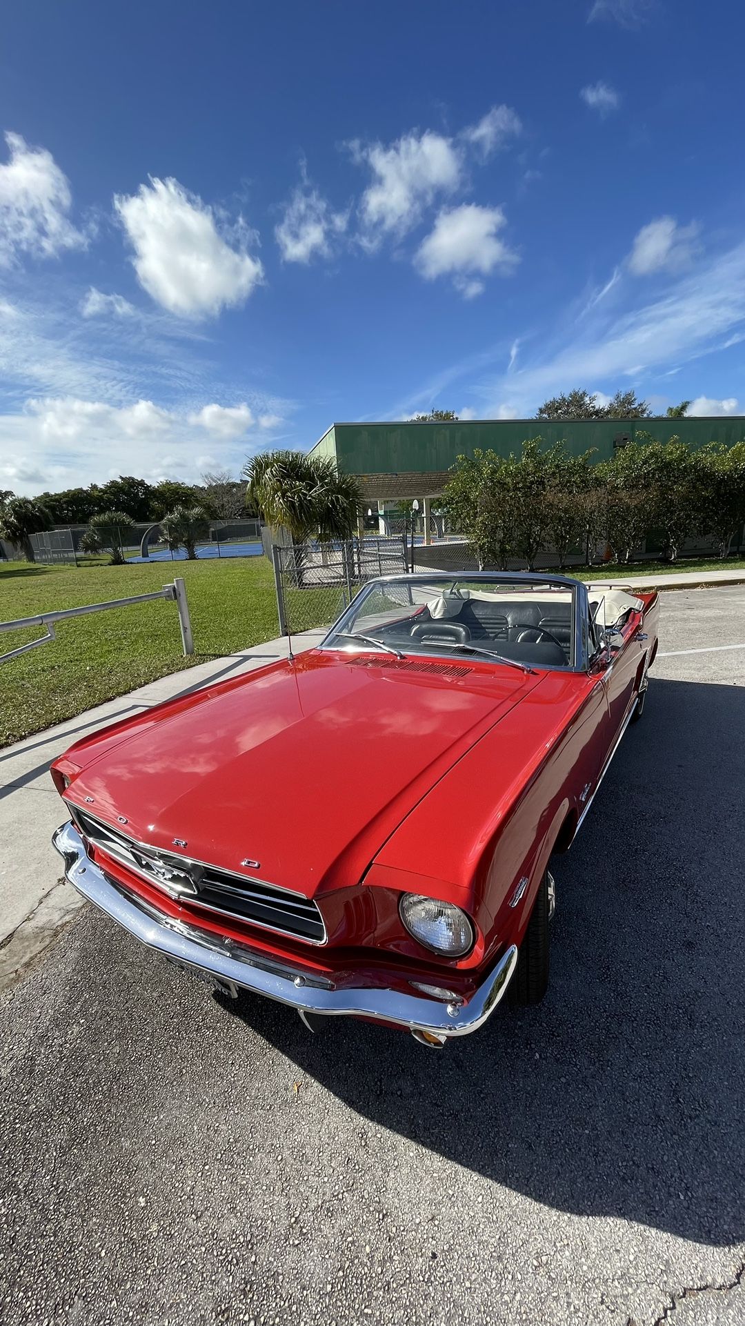 Convertible Ford Mustang 1964 1/2