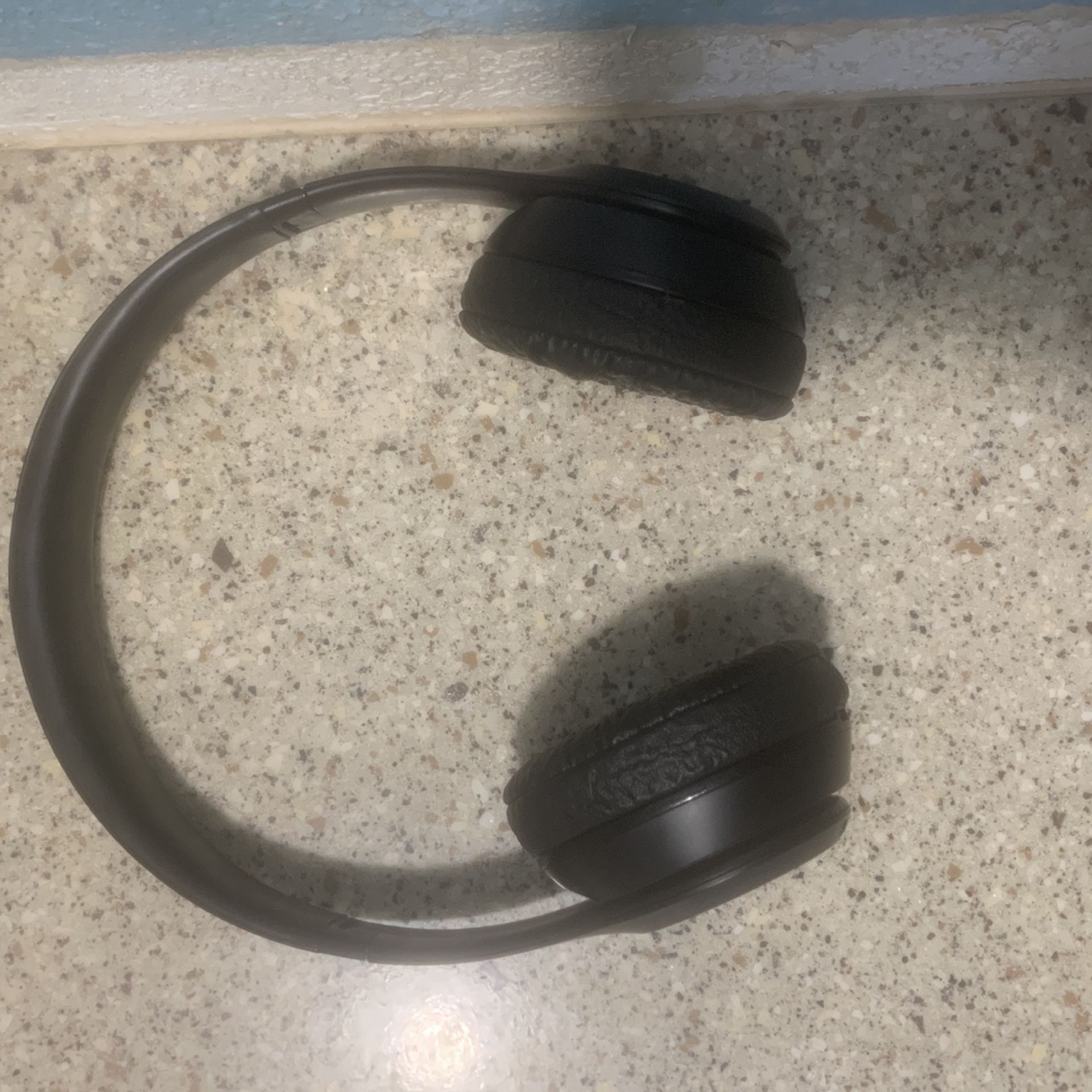 Beats by Dr. Dre Solo3 Wireless On-Ear Headphones - Black 