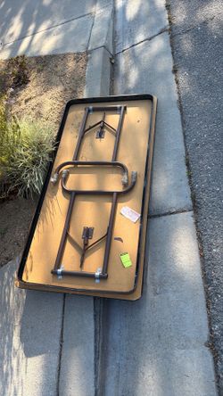 Folding table 5’