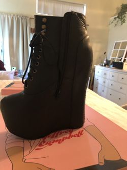 Geffrey Campbell Damsel Black Bootie