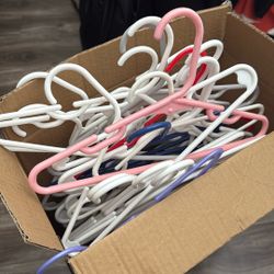 PLASTIC CLOTHES HANGERS (Child/Kid size) 