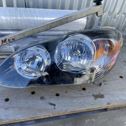 2005-2008 Toyota Corolla Left Headlight 