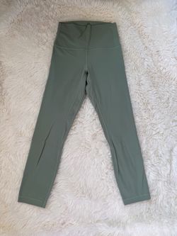 Lululemon women’s High-waisted sage green cropped athletic leggings