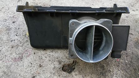 Air mass meter flow sensor for a safari