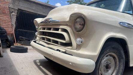 1957 Chevy 3100 SHORT BED APACHE TRUCK