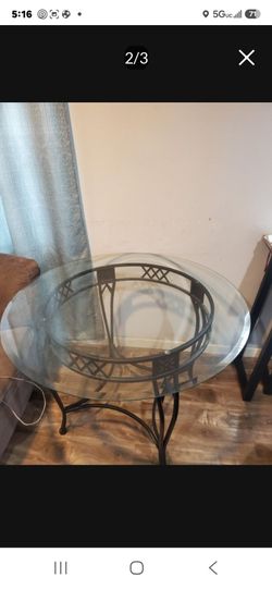 Glass dinning table