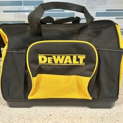 BRAND NEW DEWALT 21” Tool Bag with pocket