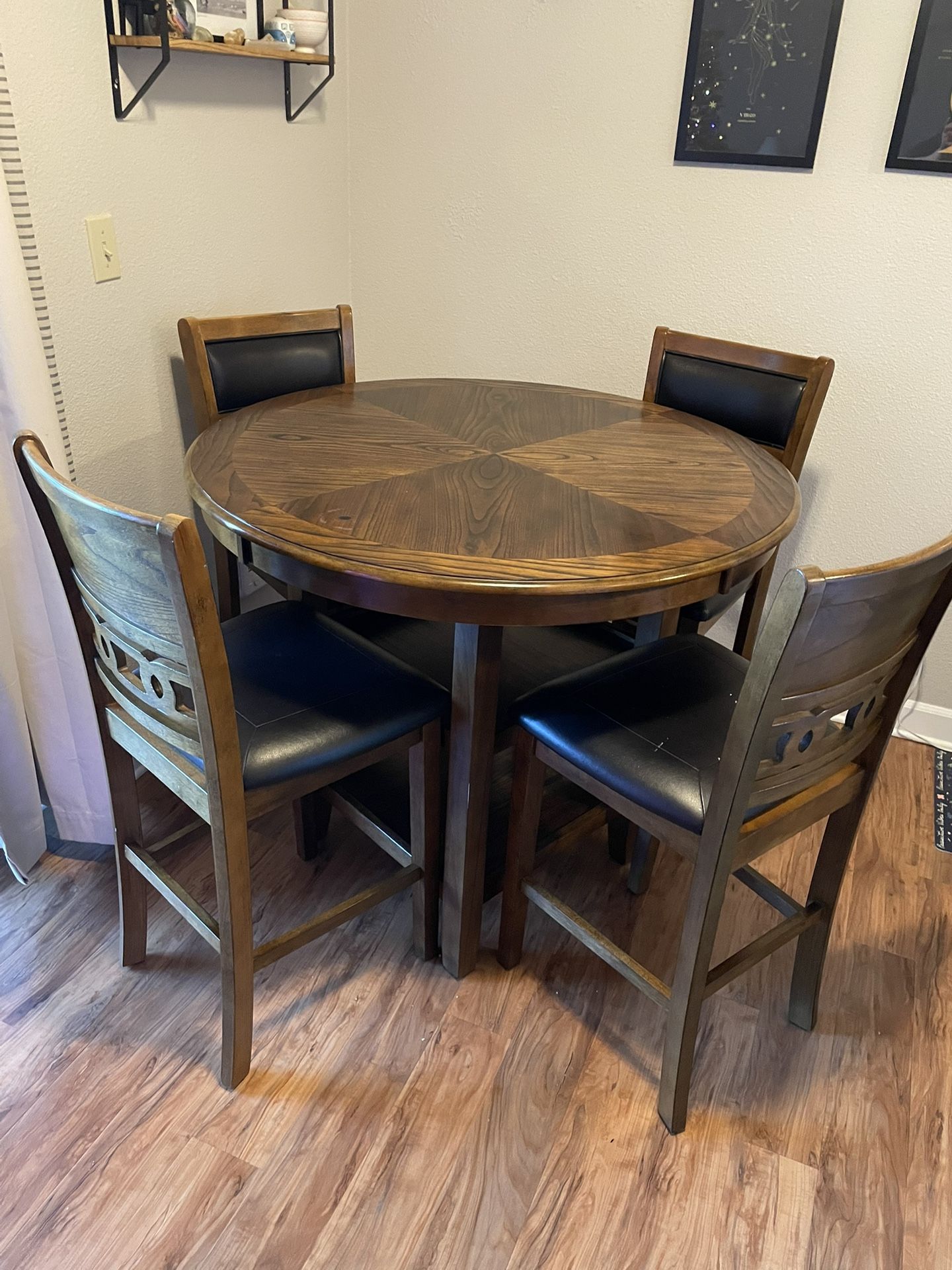 Counter Height Table And Barstools