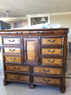 Furniture Dresser Drawers & Sleigh Bed matching set