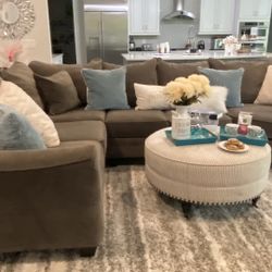 Gorgeous Grey Sectional Couch 