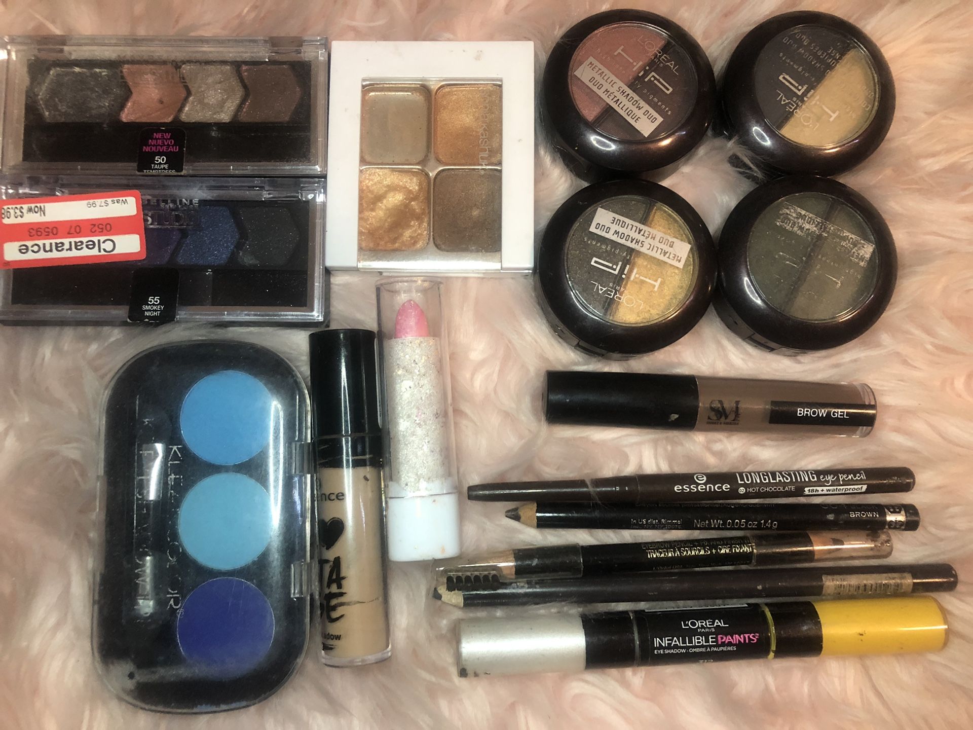 Mixed makeup & brushes