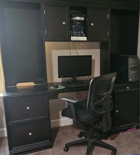 Desk With Hutch