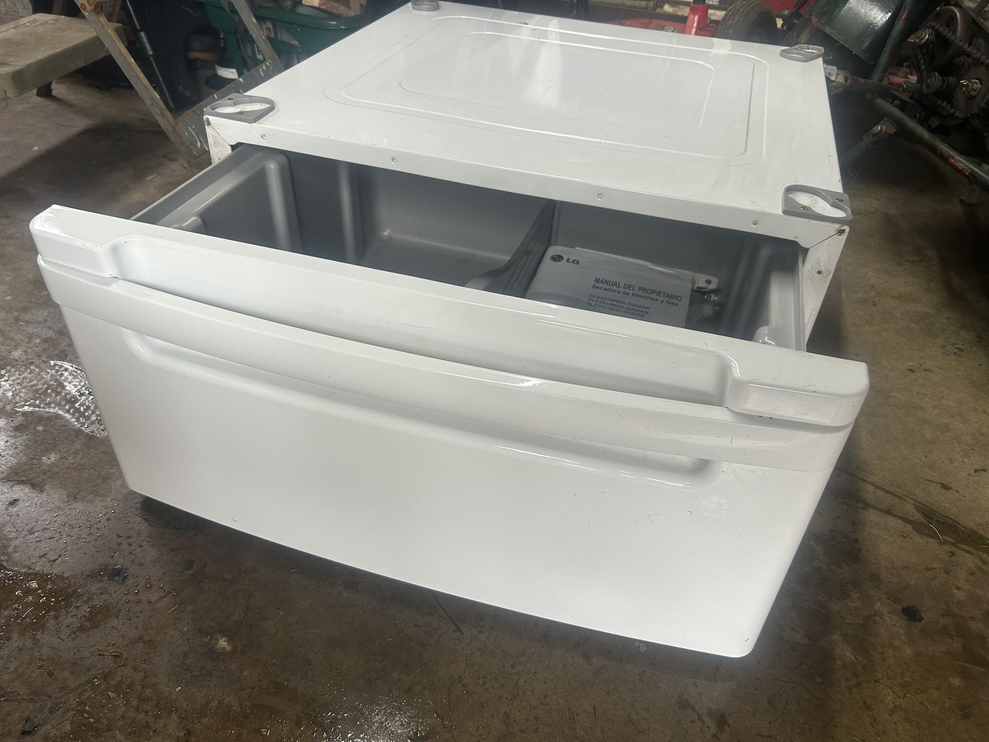 Pedestals for washer and dryer