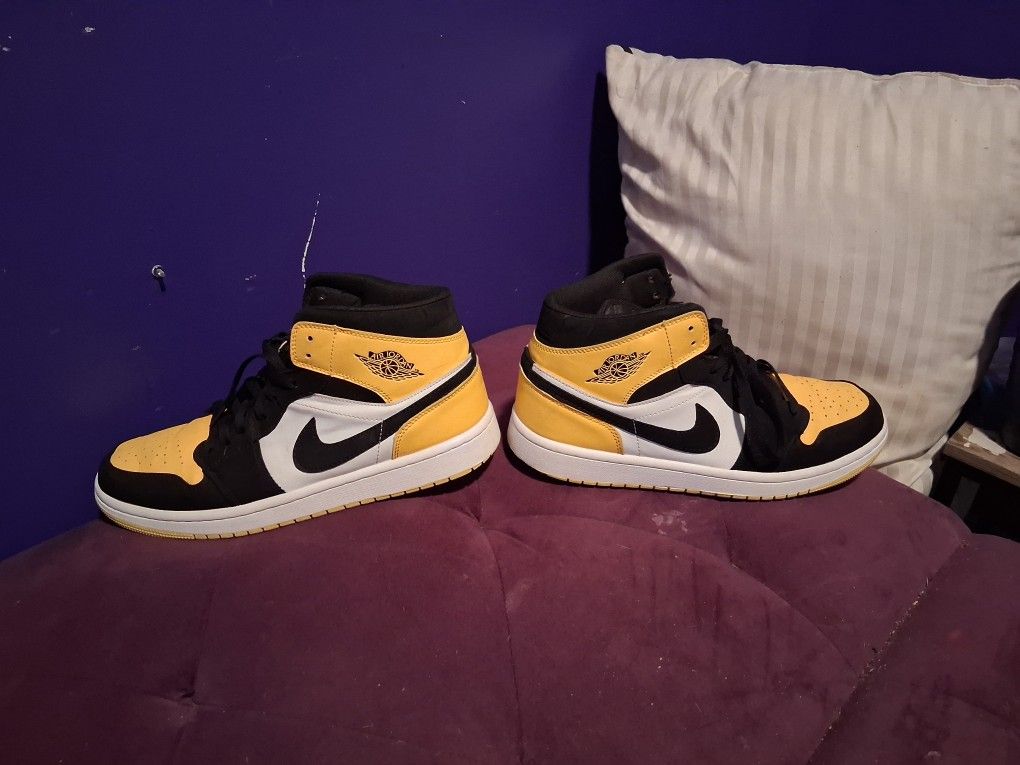 NIKE Air Jordan 1