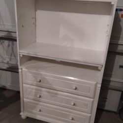 White 3 Drawer Dresser With Built in Baby Changing Table