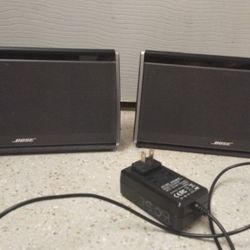 2 Bose SoundLink Wireless Mobile Speaker II