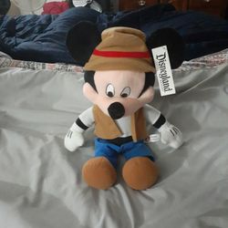 Disneyland Plush Adventure Mickey Mouse NWT