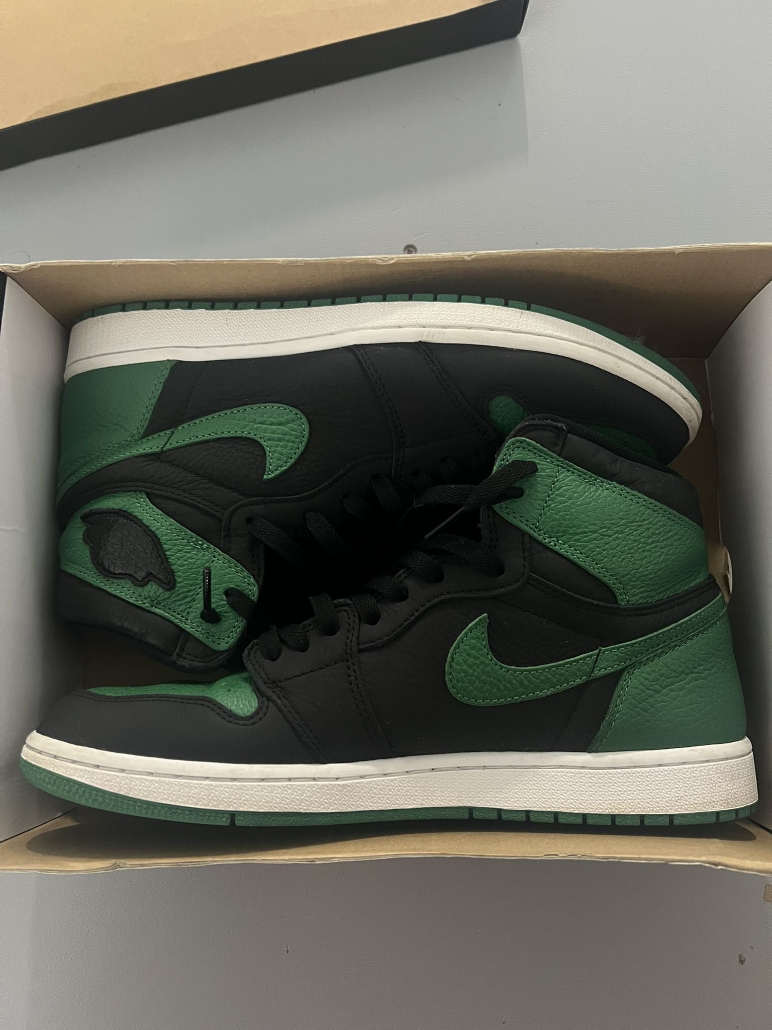 Pine Green Jordan 1s Sz 11.5