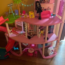 Barbie Dream House 