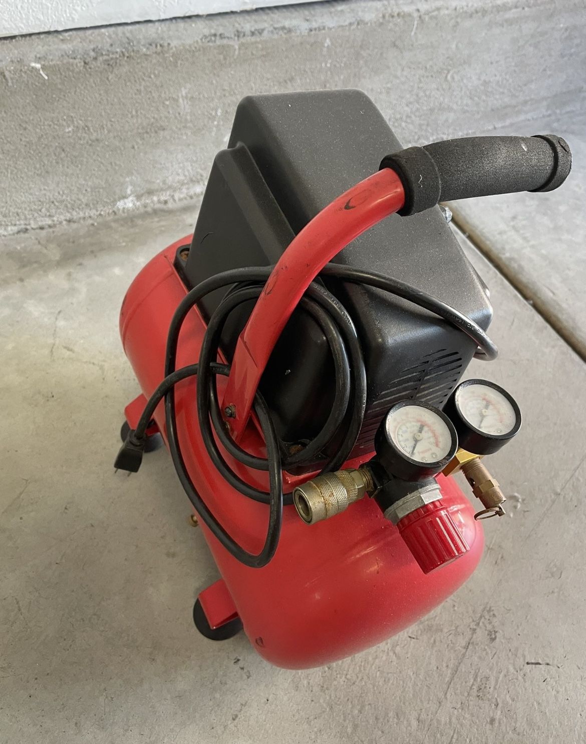 3 Gallon Central Pneumatic Air Compressor for Sale in San Diego, CA