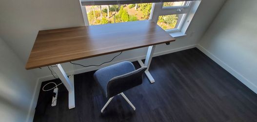 Steelcase Adjustable Desk – Like New