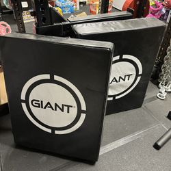 Giant Lifting Crash Pads