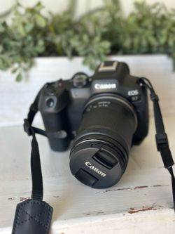 Canon EOS R7 Camera