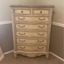  Dresser & Chest 