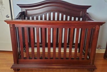 Solid Baby Crib with toddler & full size conversion kits